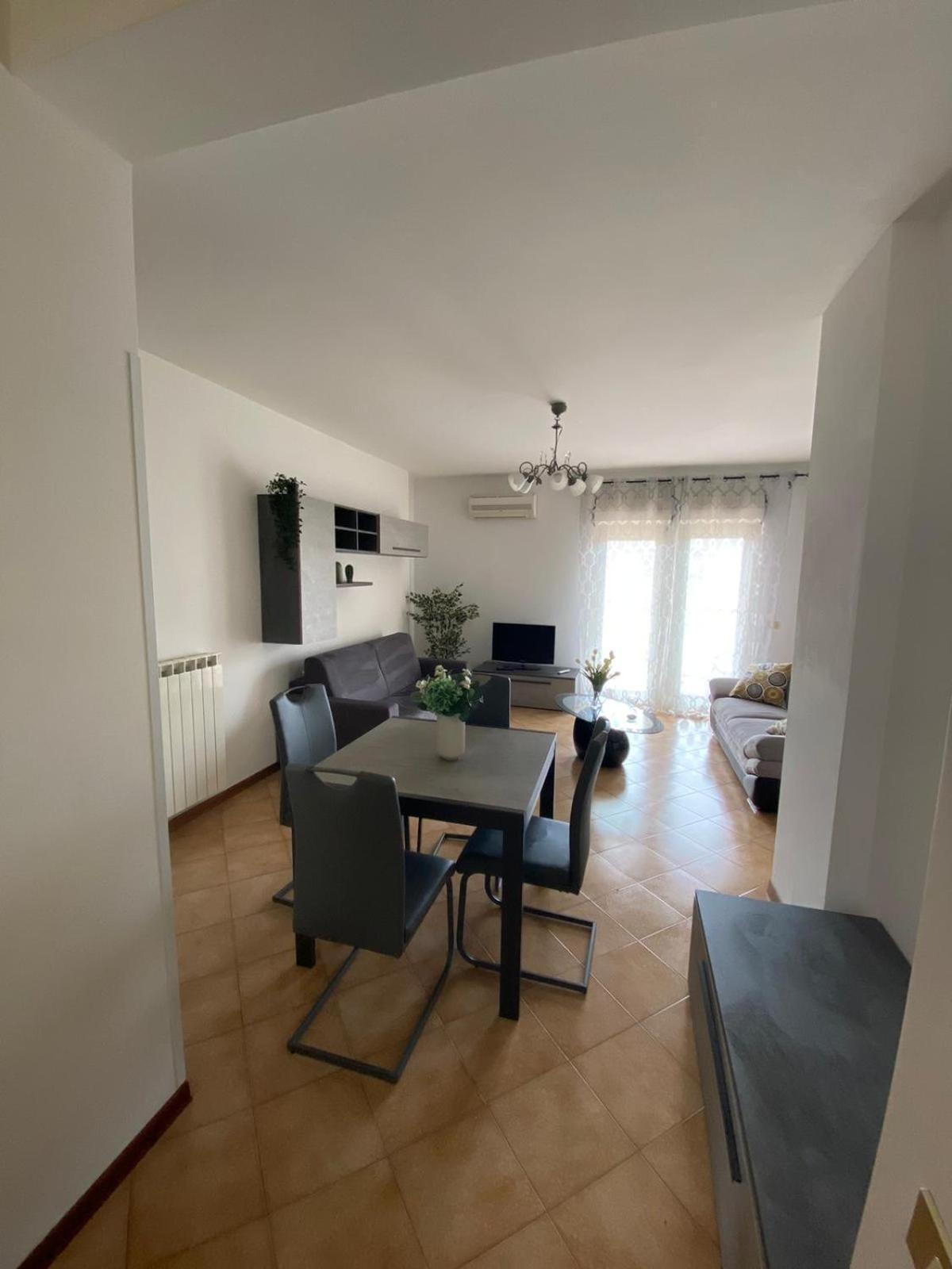 Il Tulipano Apartment Civitavecchia Luaran gambar