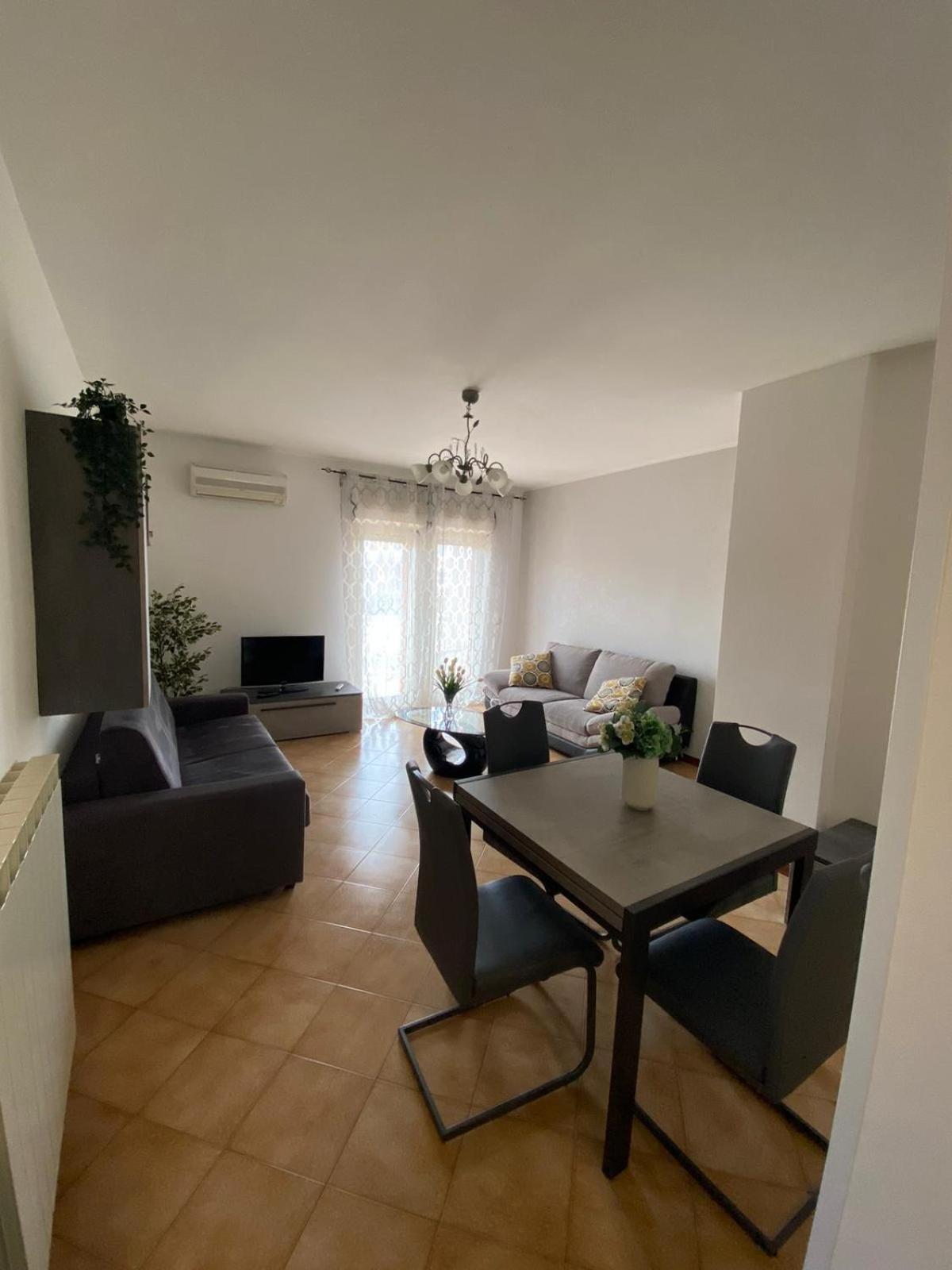 Il Tulipano Apartment Civitavecchia Luaran gambar