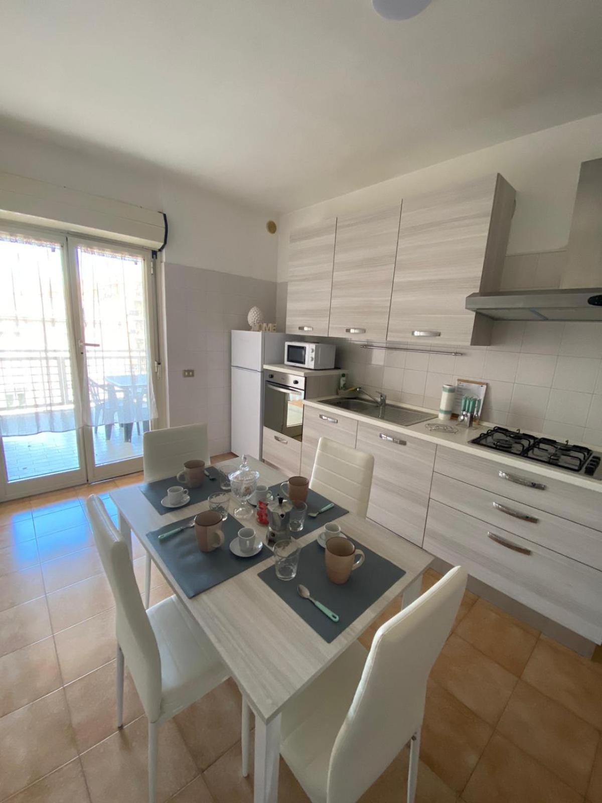 Il Tulipano Apartment Civitavecchia Luaran gambar